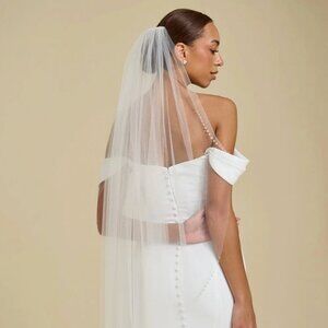 Mid-length beaded ivory veil: Lula